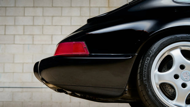 <h2>The 964 RS takes everything unnecessary out, leaving only what matters between driver and road.</h2>